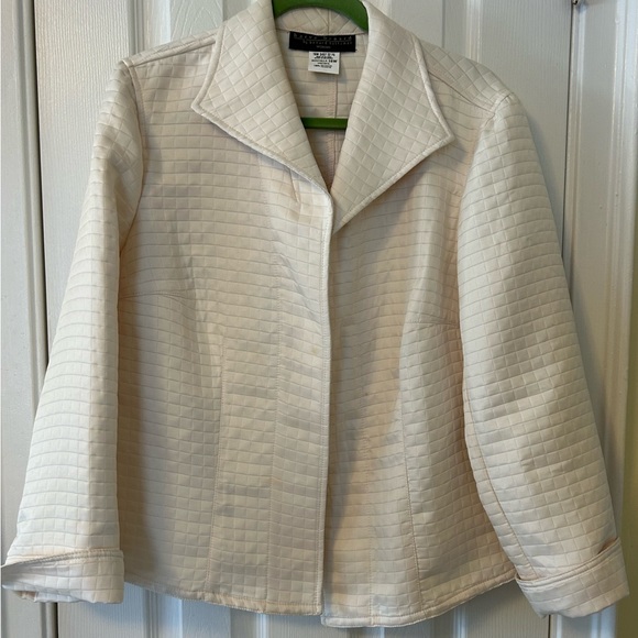 Quilted White Blazer Lined Harve Benard, women’s size 16W Long Sleeve Fold Cuff - Picture 13 of 13
